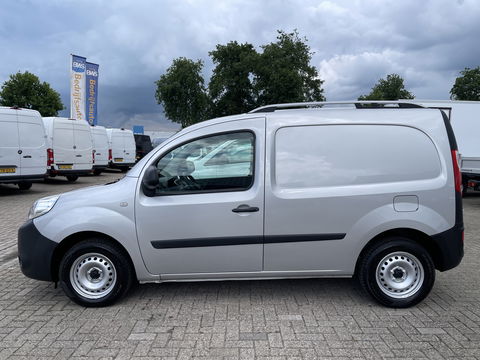 Renault Kangoo Express 1.5 dCi 75 Express Comfort / vaste prijs rijklaar € 8.950 marge ( btw vrij ) / lease vanaf € 238 / airco / cruise / navi / zilver metallic / trekhaak / dakrails