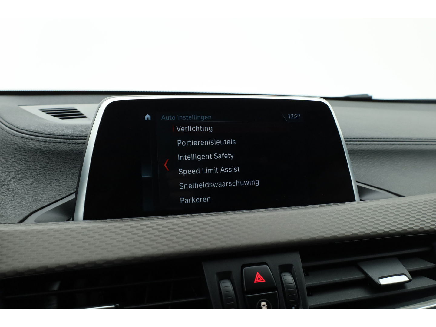 BMW X2 sDrive18i M Sport | Cruise Control | Trekhaak | Stoel- stuurverw. | Camera+PDC | Navi | 19'' | LED