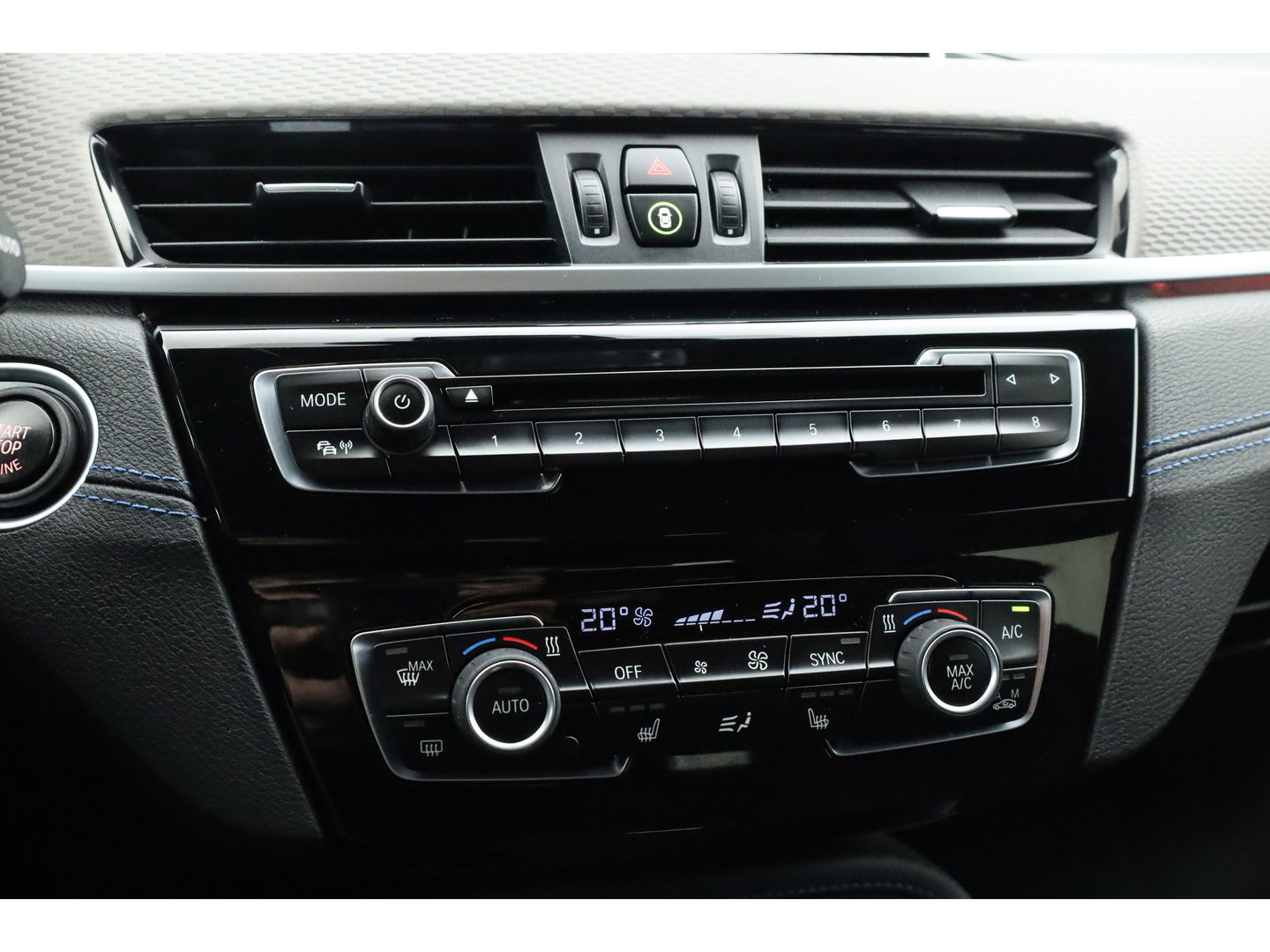 BMW X2 sDrive18i M Sport | Cruise Control | Trekhaak | Stoel- stuurverw. | Camera+PDC | Navi | 19'' | LED