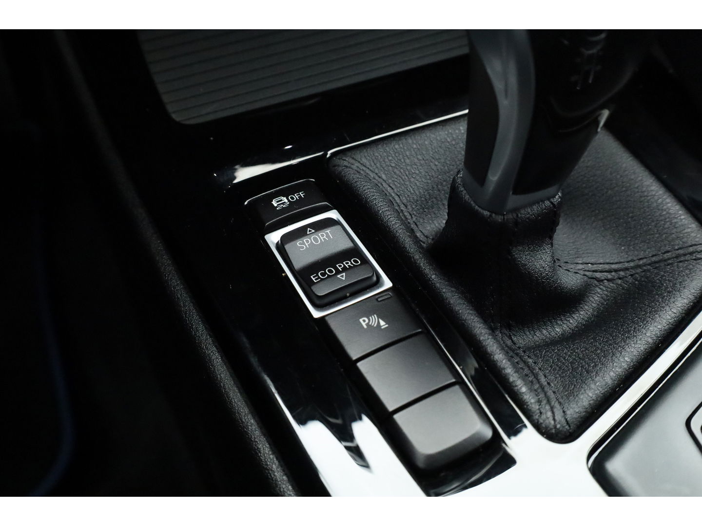 BMW X2 sDrive18i M Sport | Cruise Control | Trekhaak | Stoel- stuurverw. | Camera+PDC | Navi | 19'' | LED