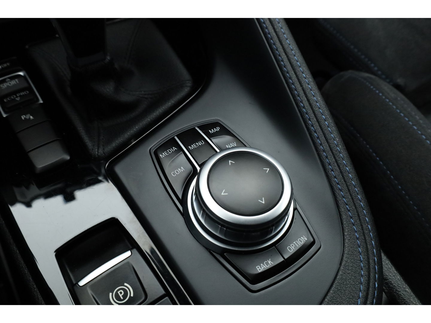 BMW X2 sDrive18i M Sport | Cruise Control | Trekhaak | Stoel- stuurverw. | Camera+PDC | Navi | 19'' | LED