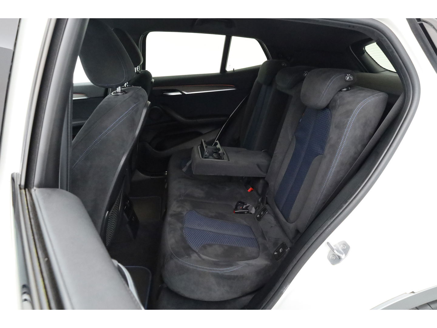 BMW X2 sDrive18i M Sport | Cruise Control | Trekhaak | Stoel- stuurverw. | Camera+PDC | Navi | 19'' | LED