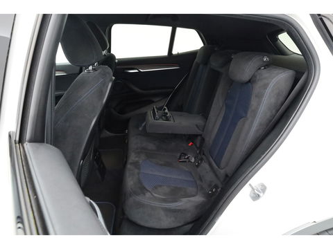 BMW X2 sDrive18i M Sport | Cruise Control | Trekhaak | Stoel- stuurverw. | Camera+PDC | Navi | 19'' | LED