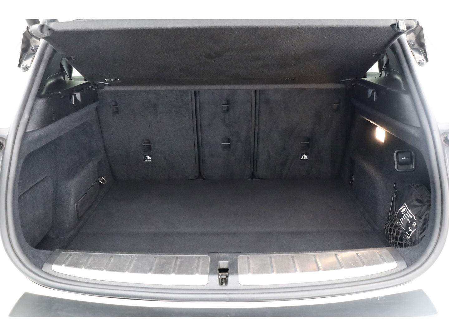 BMW X2 sDrive18i M Sport | Cruise Control | Trekhaak | Stoel- stuurverw. | Camera+PDC | Navi | 19'' | LED