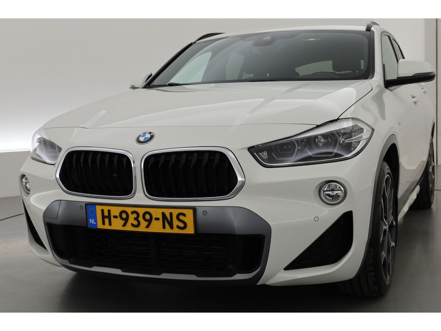 BMW X2 sDrive18i M Sport | Cruise Control | Trekhaak | Stoel- stuurverw. | Camera+PDC | Navi | 19'' | LED