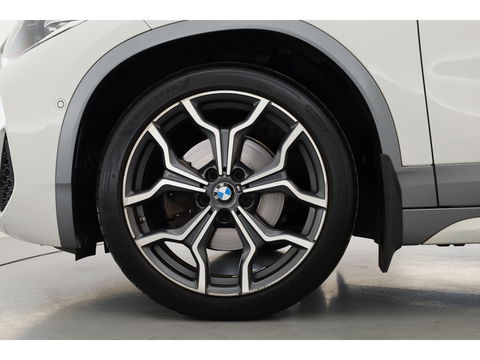 BMW X2 sDrive18i M Sport | Cruise Control | Trekhaak | Stoel- stuurverw. | Camera+PDC | Navi | 19'' | LED