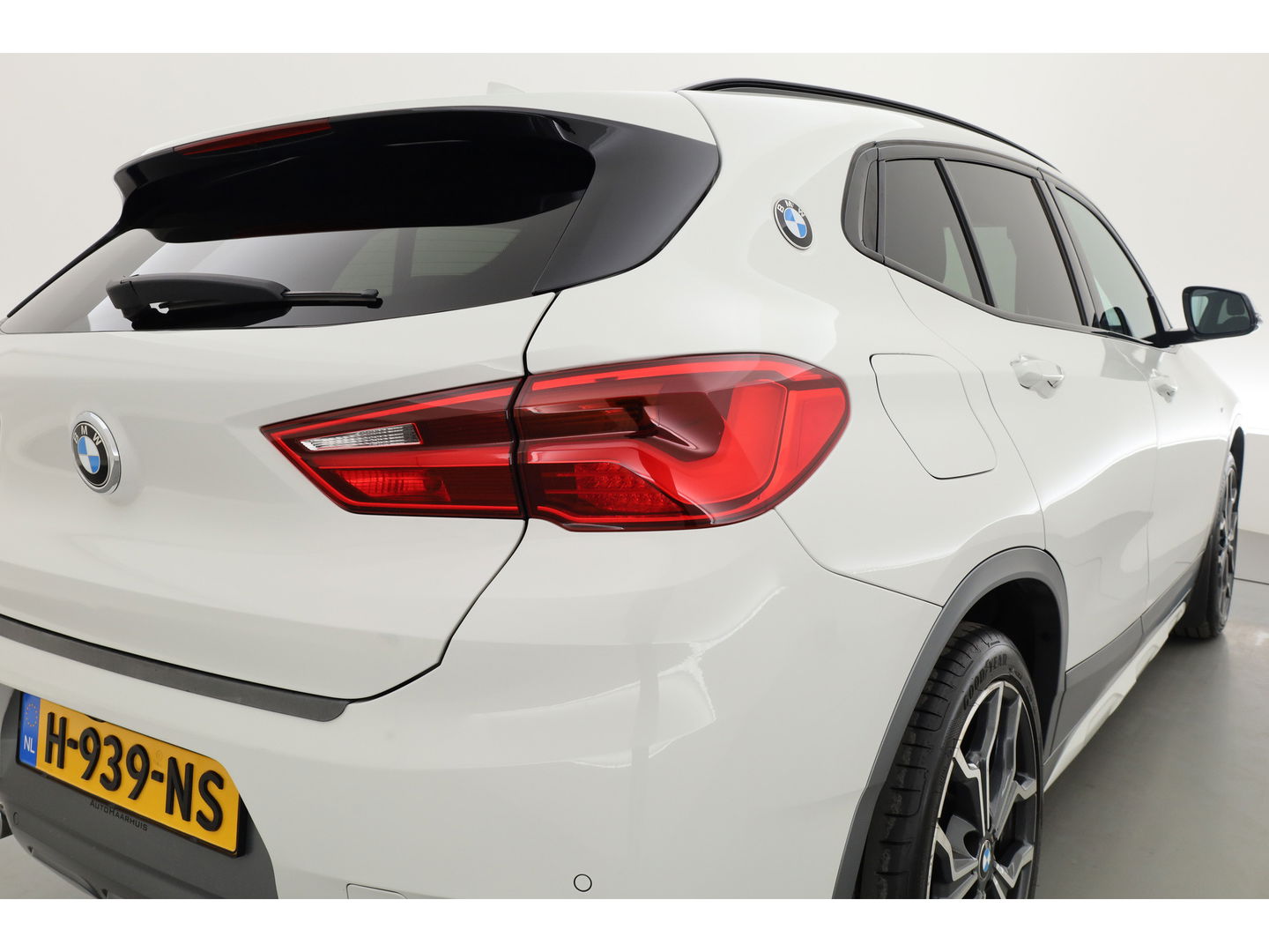 BMW X2 sDrive18i M Sport | Cruise Control | Trekhaak | Stoel- stuurverw. | Camera+PDC | Navi | 19'' | LED