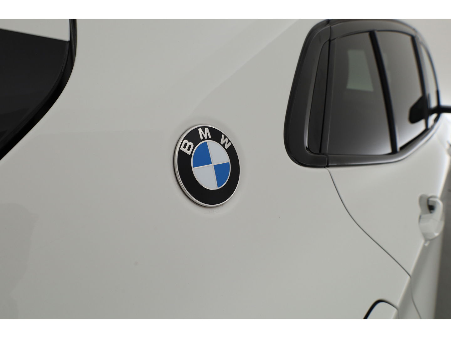 BMW X2 sDrive18i M Sport | Cruise Control | Trekhaak | Stoel- stuurverw. | Camera+PDC | Navi | 19'' | LED