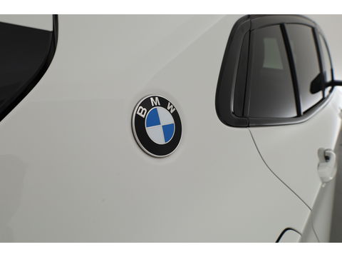 BMW X2 sDrive18i M Sport | Cruise Control | Trekhaak | Stoel- stuurverw. | Camera+PDC | Navi | 19'' | LED