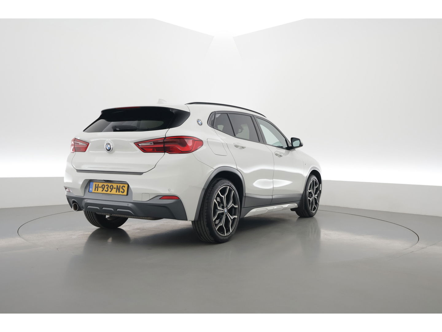 BMW X2 sDrive18i M Sport | Cruise Control | Trekhaak | Stoel- stuurverw. | Camera+PDC | Navi | 19'' | LED