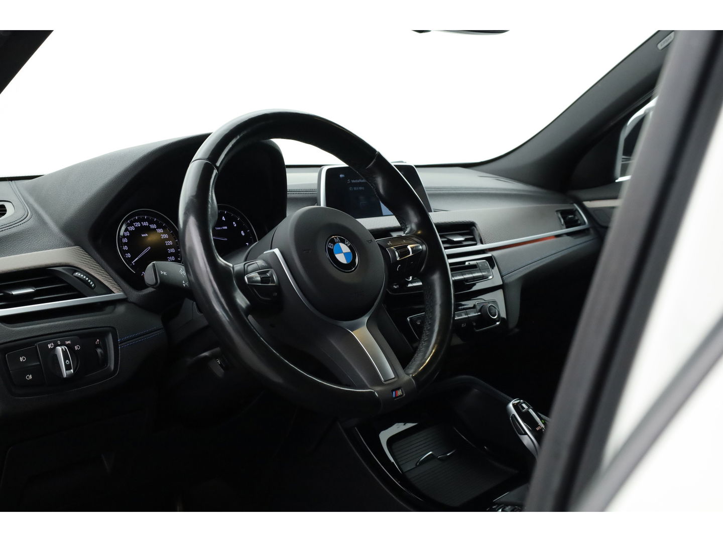 BMW X2 sDrive18i M Sport | Cruise Control | Trekhaak | Stoel- stuurverw. | Camera+PDC | Navi | 19'' | LED