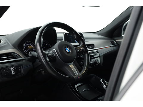BMW X2 sDrive18i M Sport | Cruise Control | Trekhaak | Stoel- stuurverw. | Camera+PDC | Navi | 19'' | LED