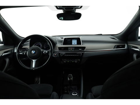 BMW X2 sDrive18i M Sport | Cruise Control | Trekhaak | Stoel- stuurverw. | Camera+PDC | Navi | 19'' | LED