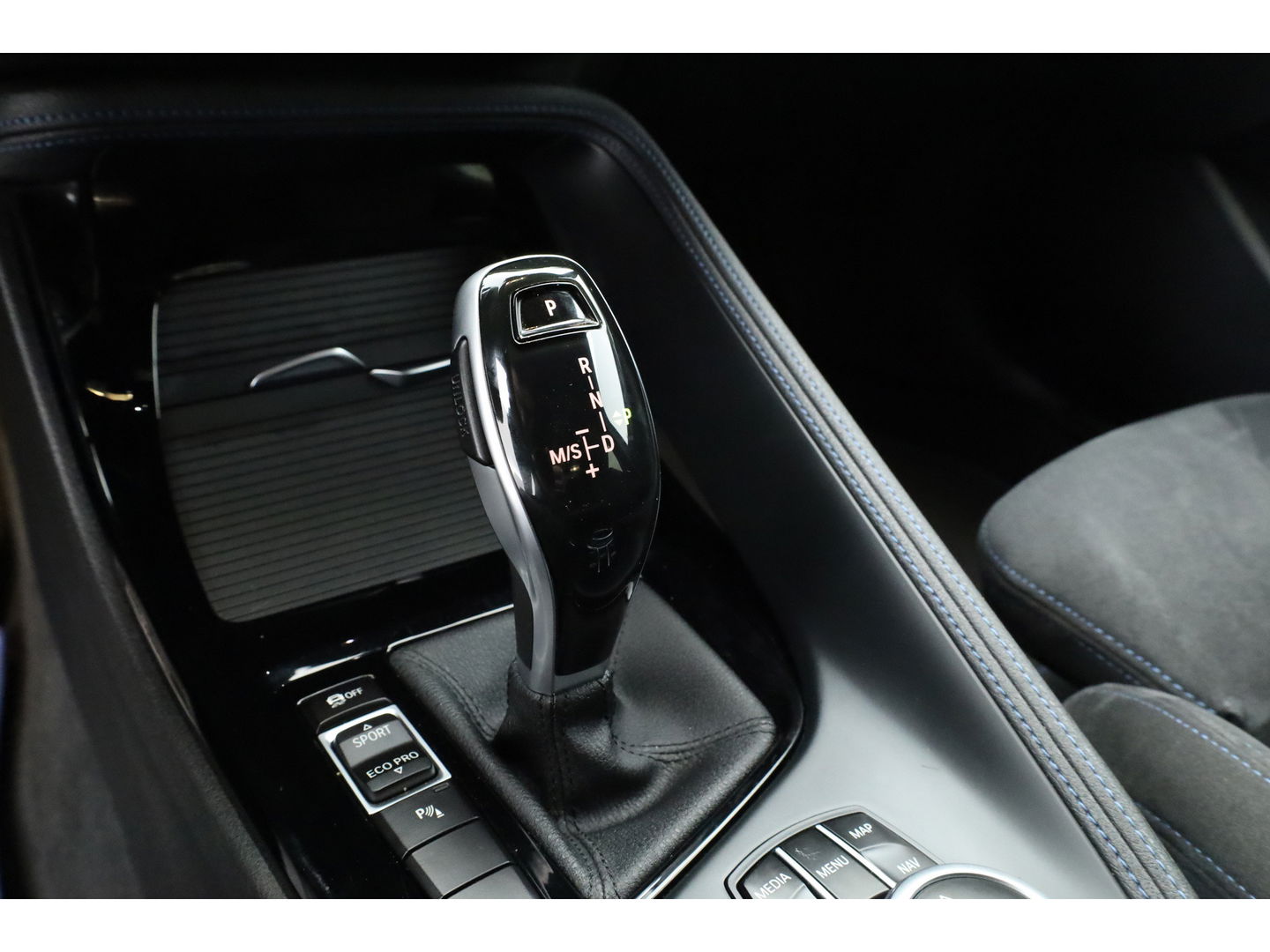 BMW X2 sDrive18i M Sport | Cruise Control | Trekhaak | Stoel- stuurverw. | Camera+PDC | Navi | 19'' | LED