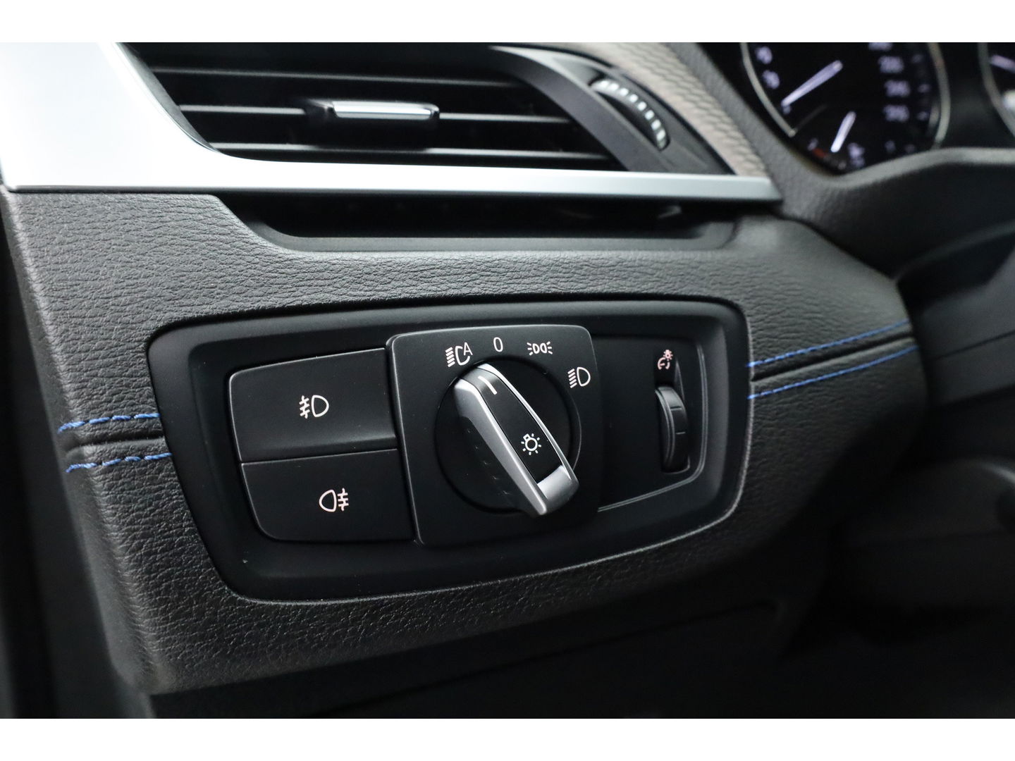 BMW X2 sDrive18i M Sport | Cruise Control | Trekhaak | Stoel- stuurverw. | Camera+PDC | Navi | 19'' | LED