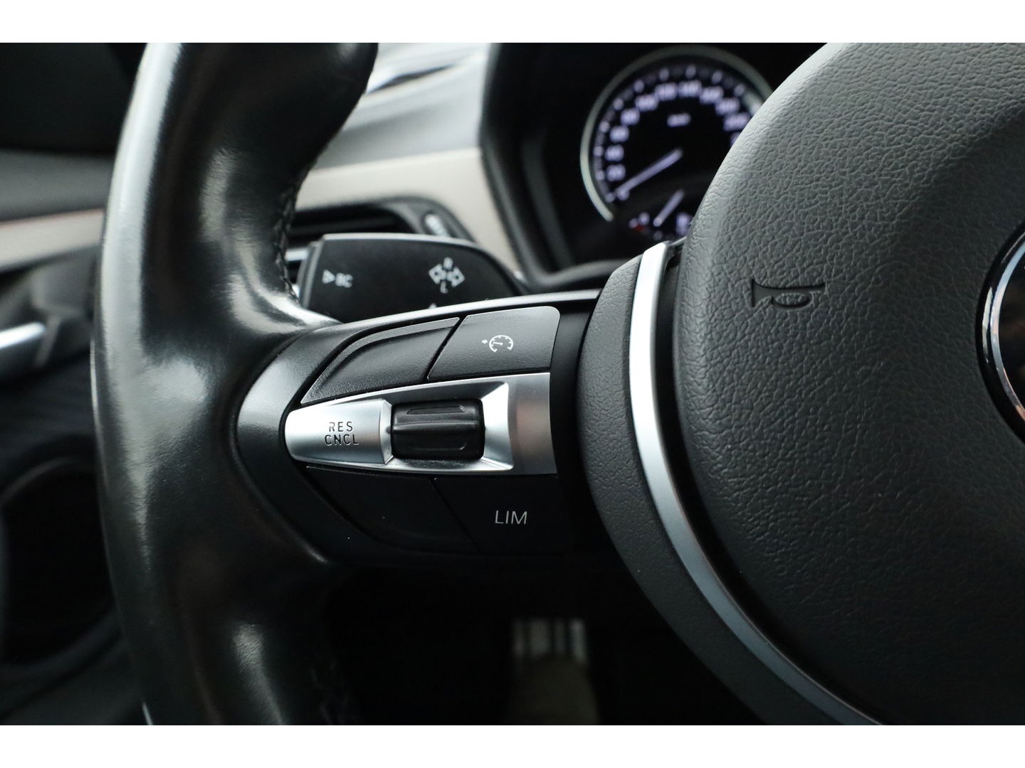 BMW X2 sDrive18i M Sport | Cruise Control | Trekhaak | Stoel- stuurverw. | Camera+PDC | Navi | 19'' | LED