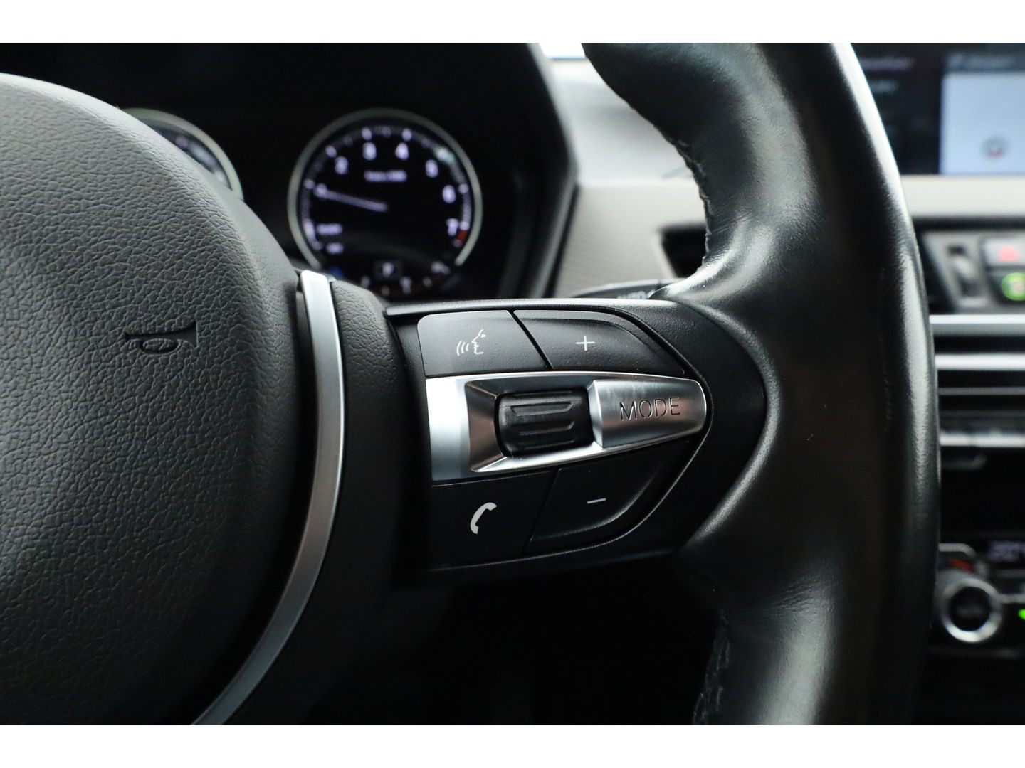 BMW X2 sDrive18i M Sport | Cruise Control | Trekhaak | Stoel- stuurverw. | Camera+PDC | Navi | 19'' | LED