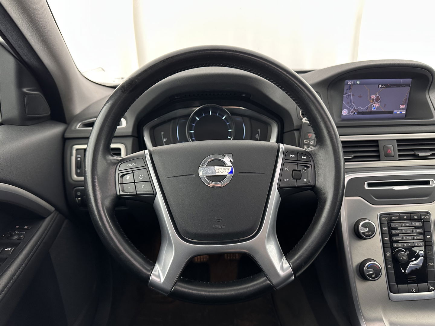 Volvo V70 1.6 D2 Nordic+ *PANO | LEATHER | XENON | MEMORY-PACK | COMFORT-SEATS | NAVI-FULLMAP | ECC | PDC | CRUISE | 17''ALU*