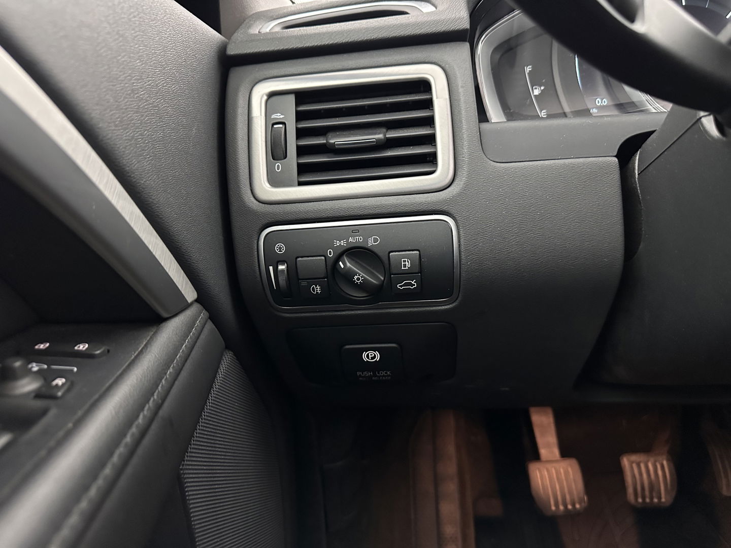 Volvo V70 1.6 D2 Nordic+ *PANO | LEATHER | XENON | MEMORY-PACK | COMFORT-SEATS | NAVI-FULLMAP | ECC | PDC | CRUISE | 17''ALU*