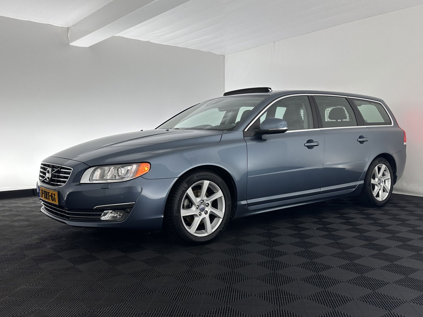 Volvo V70 1.6 D2 Nordic+ *PANO | LEATHER | XENON | MEMORY-PACK | COMFORT-SEATS | NAVI-FULLMAP | ECC | PDC | CRUISE | 17''ALU*