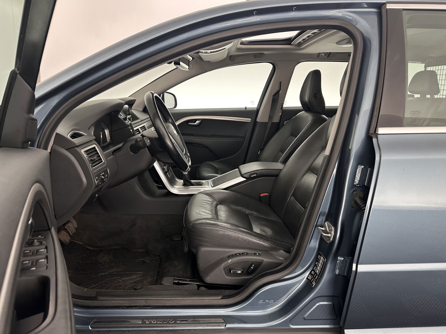 Volvo V70 1.6 D2 Nordic+ *PANO | LEATHER | XENON | MEMORY-PACK | COMFORT-SEATS | NAVI-FULLMAP | ECC | PDC | CRUISE | 17''ALU*