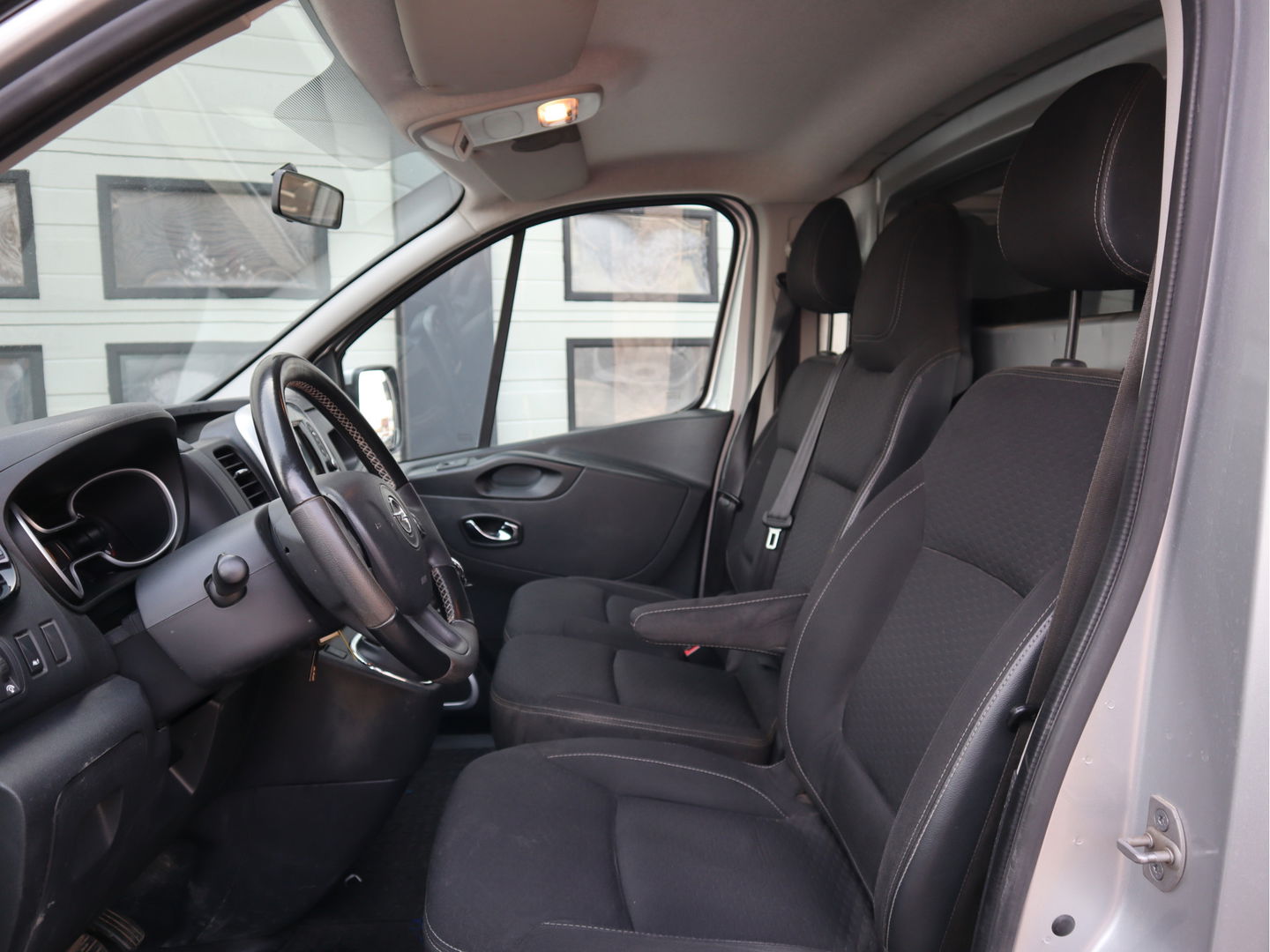 Opel Vivaro 1.6 CDTI 126pk Euro 6 - Airco - Navi - Cruise - Trekhaak