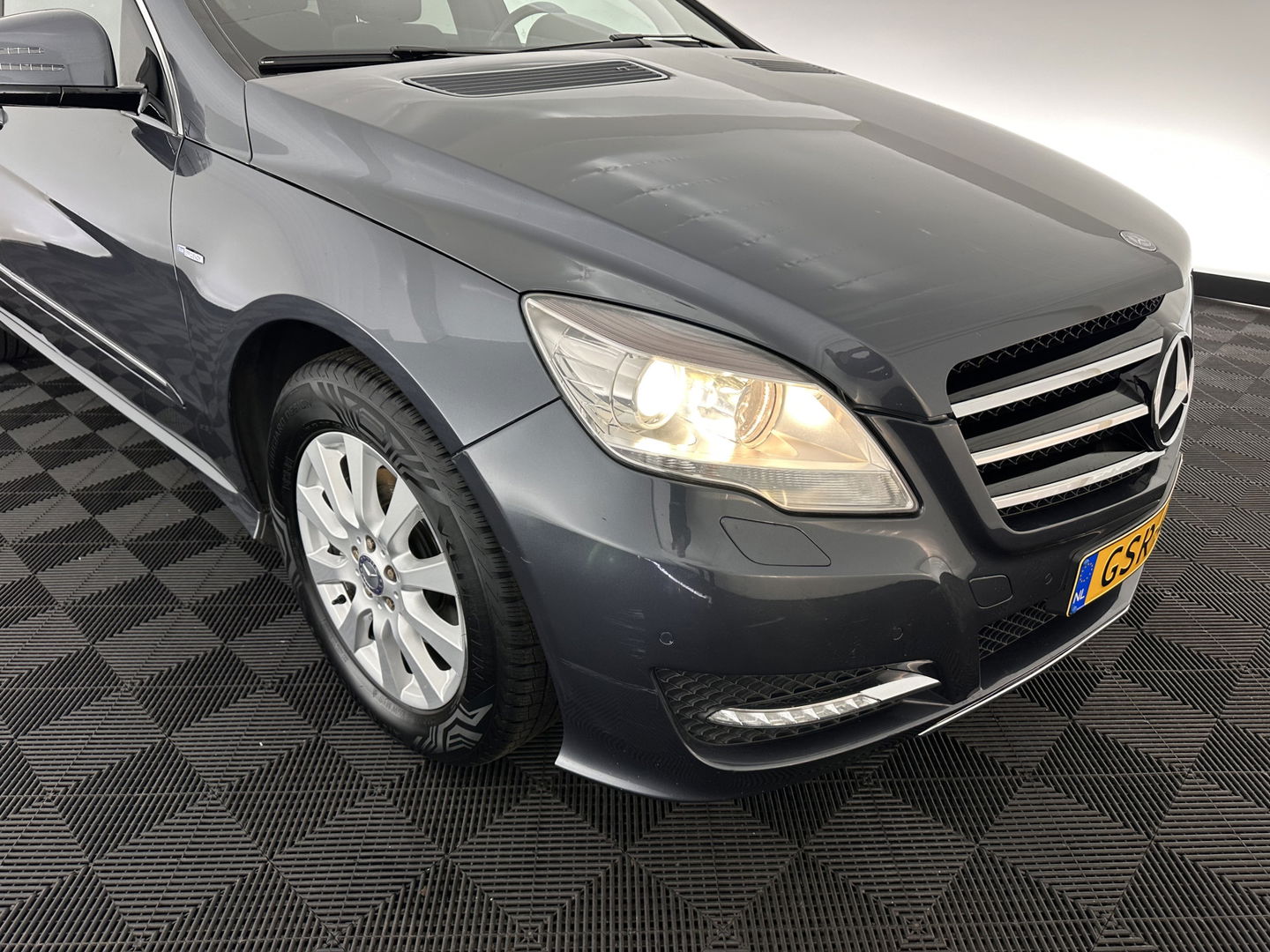 Mercedes-Benz R-Klasse 300 CDI BlueEFFICIENCY Prestige [ 7-Pers. ] Aut. *PANO | LEATHER-ALCANTARA | XENON | BLINDSPOT | NAVI-FULLMAP | COMFORTSEATS | CAMERA | SHIFTPADDLES | PRIVACYGLASS | 18''ALU*