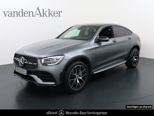 Mercedes-Benz GLC - 300e Coupé AMG 4Matic // Burmester / Magno Grijs // 20 inch // Treeplanken // Night pakket