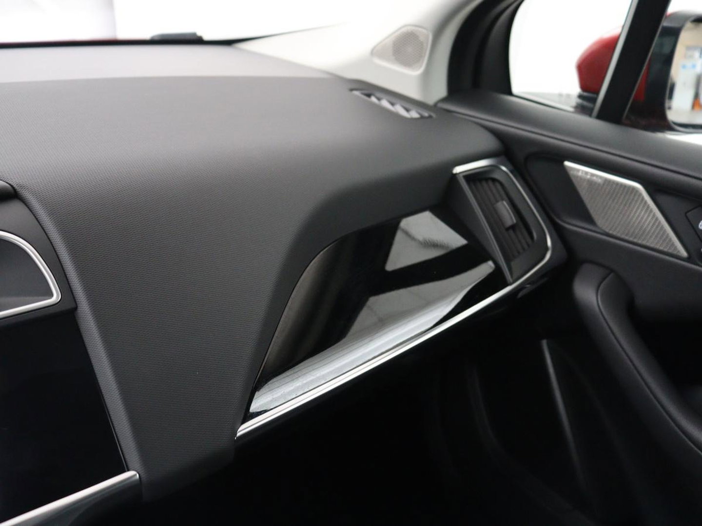 Jaguar I-PACE EV400 Business Edition S 90 kWh | SOH 93% | 46.900km NAP | Panoramadak | Leder | Stoelverwarming | Meridian Sound | Carplay | Keyless | Navigatie | Full LED | Stuurverwarming