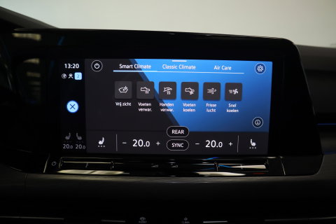 Volkswagen Golf 1.5 eTSI Style Panoramadak Elec.Trekhaak IQ-led 24 Maanden garantie* (Vraag naar de voorwaarden)