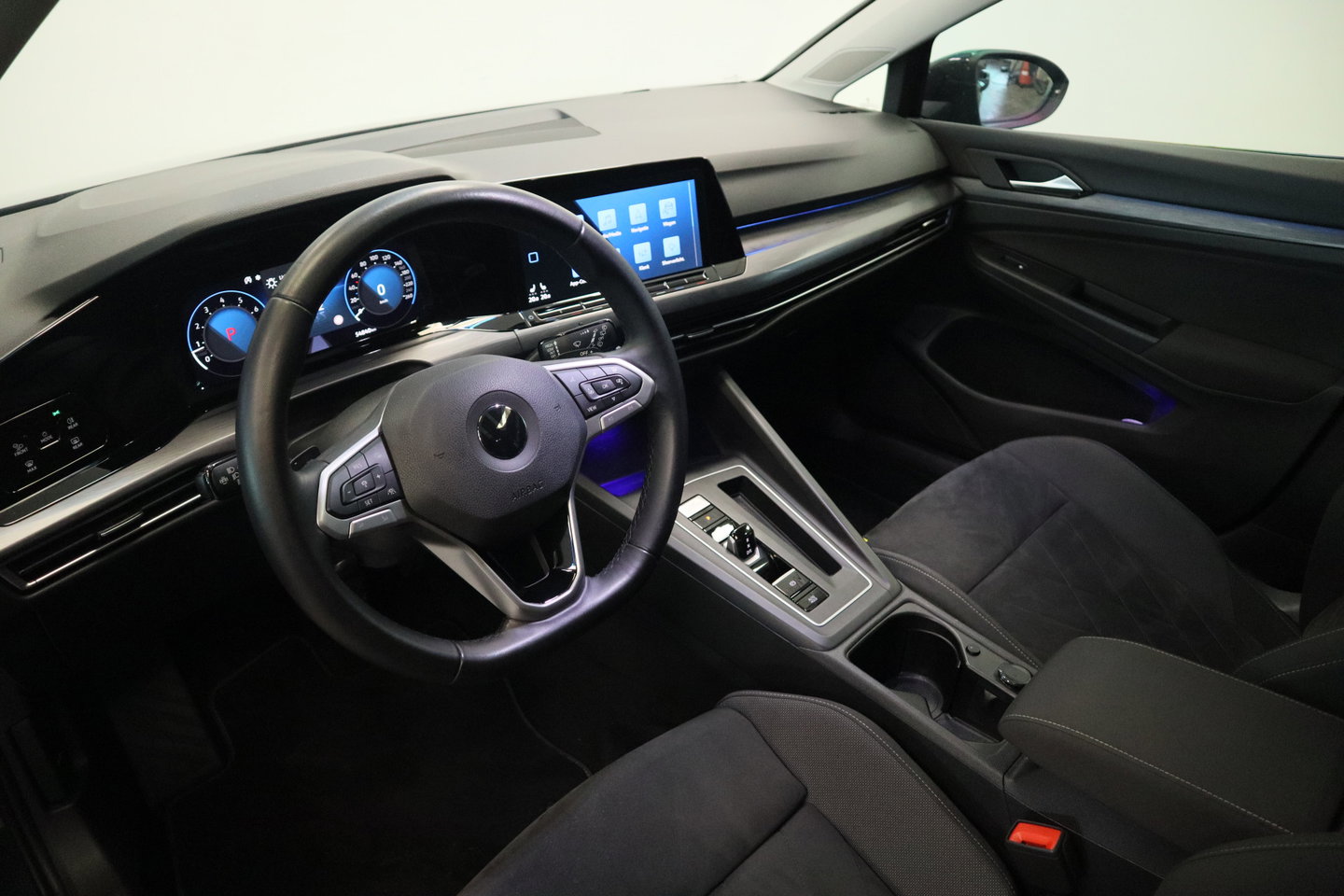 Volkswagen Golf 1.5 eTSI Style Panoramadak Elec.Trekhaak IQ-led 24 Maanden garantie* (Vraag naar de voorwaarden)