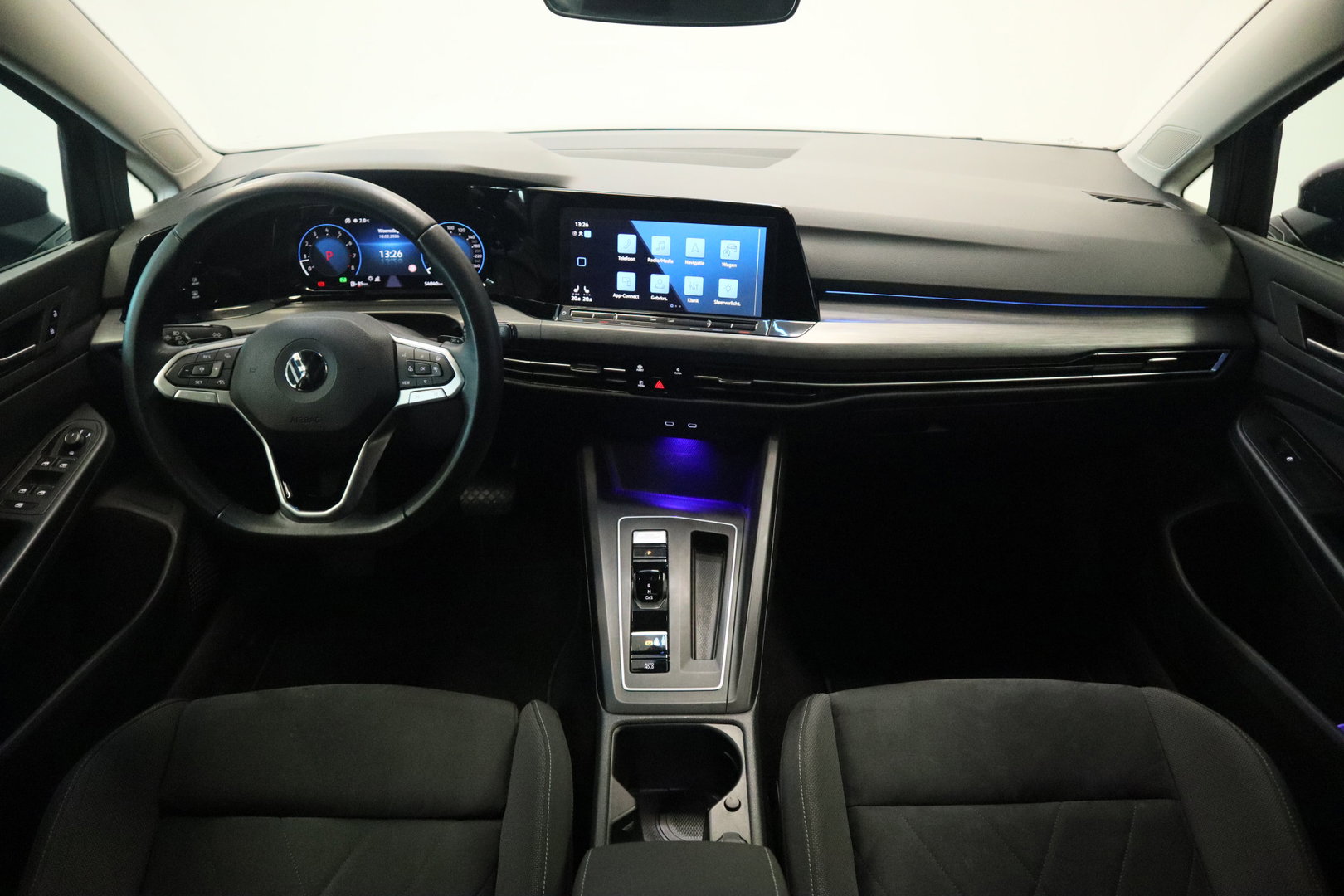 Volkswagen Golf 1.5 eTSI Style Panoramadak Elec.Trekhaak IQ-led 24 Maanden garantie* (Vraag naar de voorwaarden)