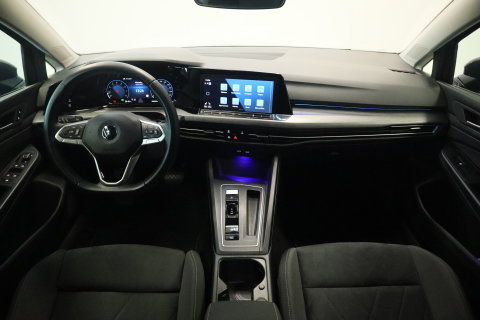 Volkswagen Golf 1.5 eTSI Style Panoramadak Elec.Trekhaak IQ-led 24 Maanden garantie* (Vraag naar de voorwaarden)