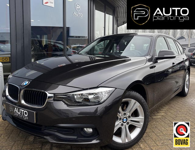 BMW 3 Serie - Touring 318i | Navigatie | Climate Control | Elektrische Achterklep | Cruise Control | Parkeersensoren | APK tot 18-03-2027 |