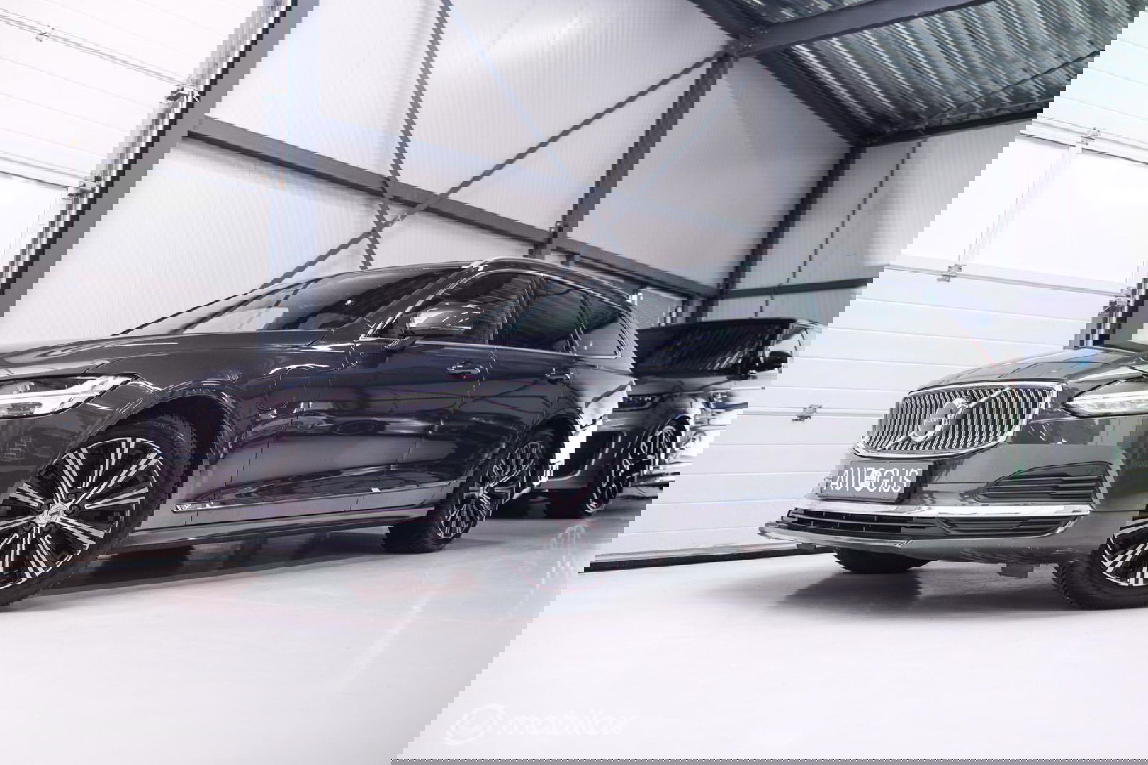 Volvo V90 2.0 T6 AWD Inscription 340 pk | Trekhaak | Panoramadak | Pine Grey | NL auto NAP | Camera | Dealer OH | 1e eigenaar | Zonnescher