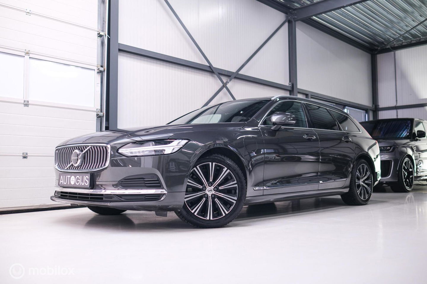 Volvo V90 2.0 T6 AWD Inscription 340 pk | Trekhaak | Panoramadak | Pine Grey | NL auto NAP | Camera | Dealer OH | 1e eigenaar | Zonnescher