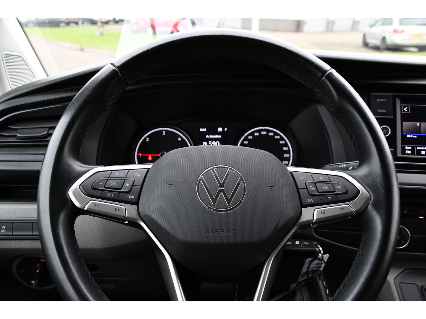 Volkswagen Transporter 2.0 TDI L2H1 DC 30 Bulli Edition Camera, Cruise, Carplay, LED, Leder, 150pk, Stoelverwarming, Standkachel, Uniek!