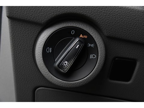 Volkswagen Transporter 2.0 TDI L2H1 DC 30 Bulli Edition Camera, Cruise, Carplay, LED, Leder, 150pk, Stoelverwarming, Standkachel, Uniek!