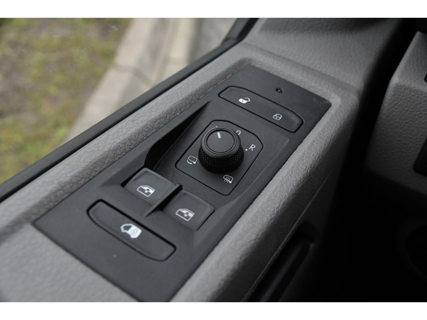 Volkswagen Transporter 2.0 TDI L2H1 DC 30 Bulli Edition Camera, Cruise, Carplay, LED, Leder, 150pk, Stoelverwarming, Standkachel, Uniek!