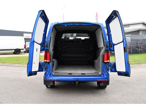 Volkswagen Transporter 2.0 TDI L2H1 DC 30 Bulli Edition Camera, Cruise, Carplay, LED, Leder, 150pk, Stoelverwarming, Standkachel, Uniek!