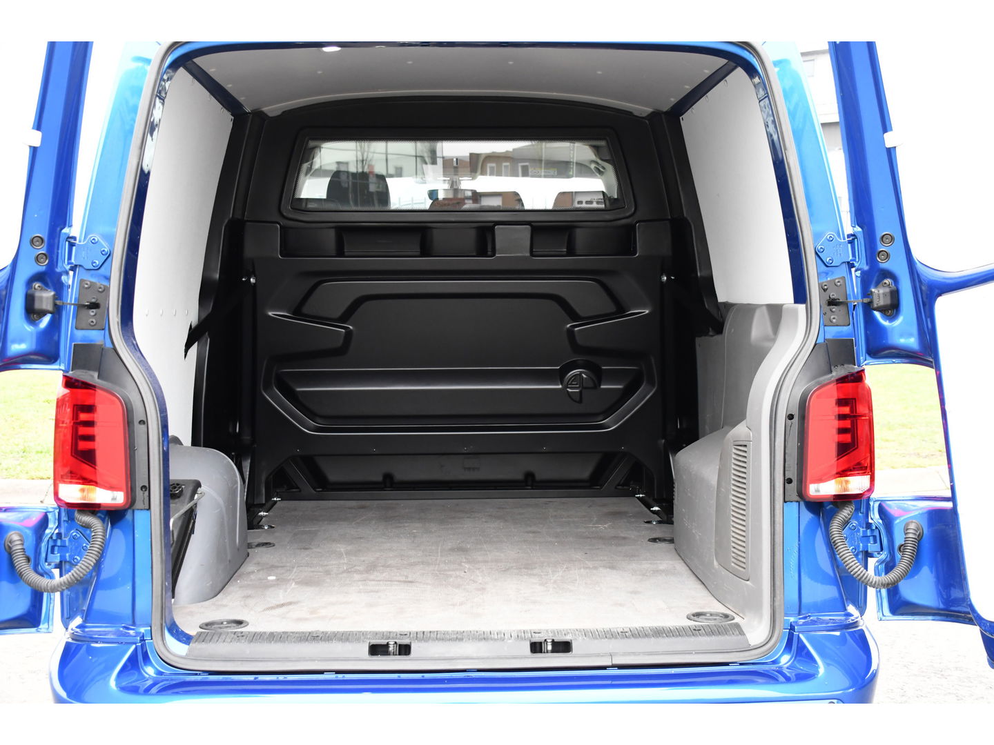 Volkswagen Transporter 2.0 TDI L2H1 DC 30 Bulli Edition Camera, Cruise, Carplay, LED, Leder, 150pk, Stoelverwarming, Standkachel, Uniek!