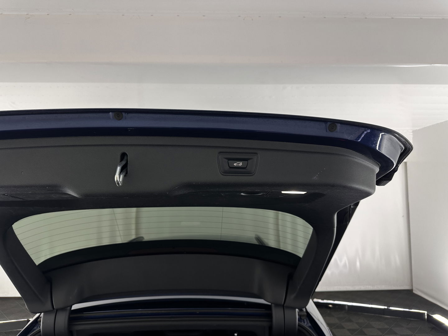 BMW 3 Serie Touring 320e Business Edition Plus [Plug-In] (INCL-BTW) Aut. *LEATHER | FULL-LED | HEATED-SPORTSEATS | DIGI-COCKPIT | HIFI-SOUND | NAVI-FULLMAP | PRIVACYGLASS | PDC | AMBIENTLIGHT | DAB | KEYLESS | TOWBAR | 17"ALU* *