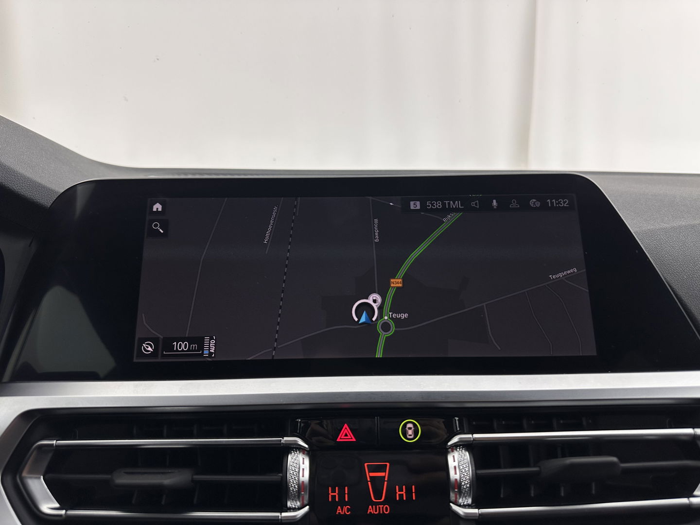 BMW 3 Serie Touring 320e Business Edition Plus [Plug-In] (INCL-BTW) Aut. *LEATHER | FULL-LED | HEATED-SPORTSEATS | DIGI-COCKPIT | HIFI-SOUND | NAVI-FULLMAP | PRIVACYGLASS | PDC | AMBIENTLIGHT | DAB | KEYLESS | TOWBAR | 17"ALU* *