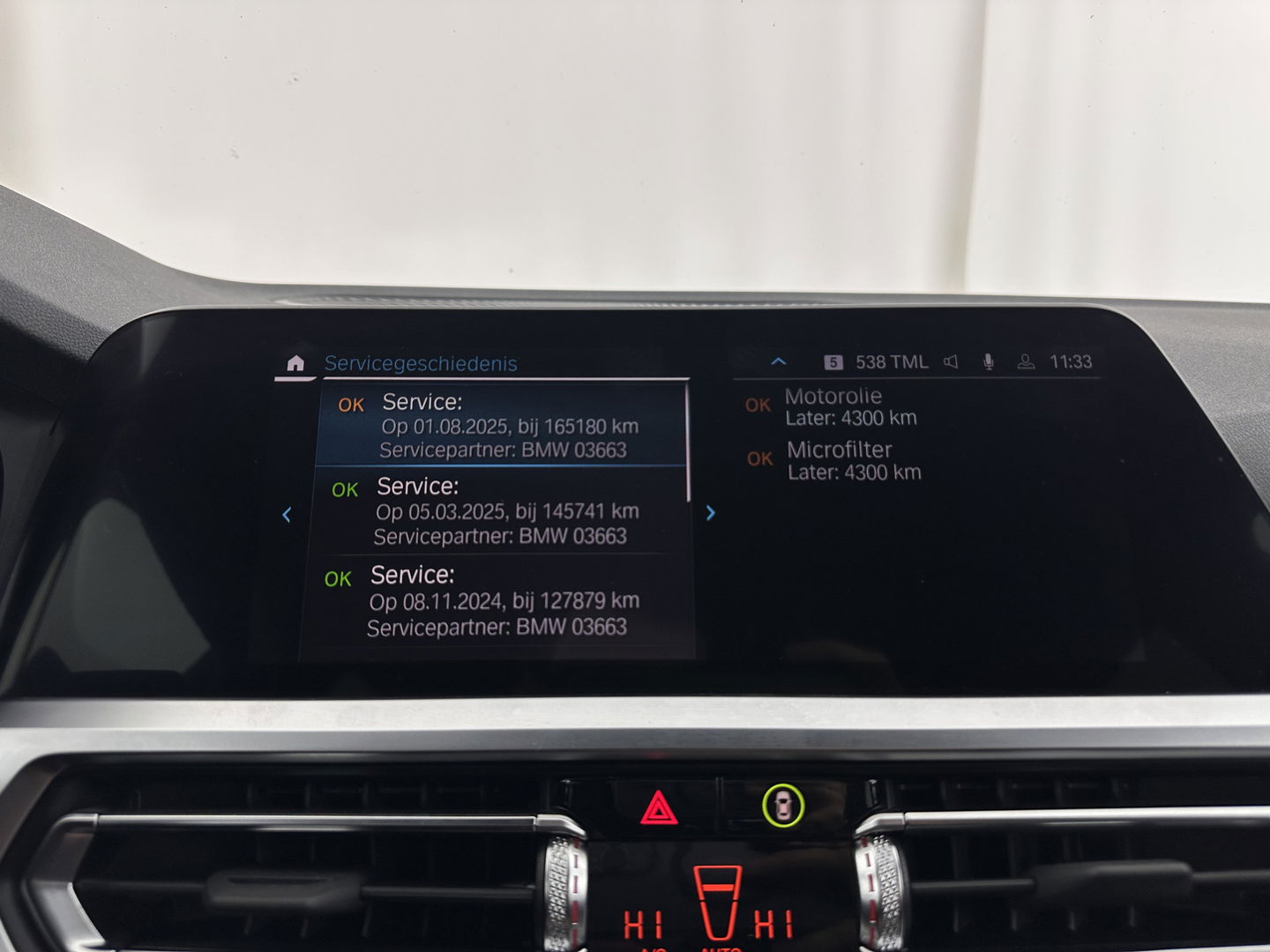 BMW 3 Serie Touring 320e Business Edition Plus [Plug-In] (INCL-BTW) Aut. *LEATHER | FULL-LED | HEATED-SPORTSEATS | DIGI-COCKPIT | HIFI-SOUND | NAVI-FULLMAP | PRIVACYGLASS | PDC | AMBIENTLIGHT | DAB | KEYLESS | TOWBAR | 17"ALU* *