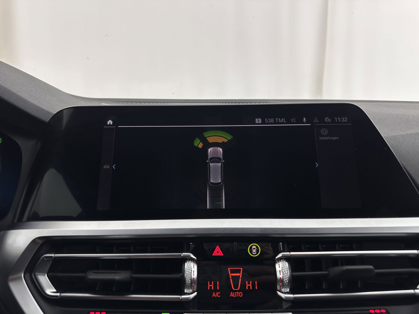 BMW 3 Serie Touring 320e Business Edition Plus [Plug-In] (INCL-BTW) Aut. *LEATHER | FULL-LED | HEATED-SPORTSEATS | DIGI-COCKPIT | HIFI-SOUND | NAVI-FULLMAP | PRIVACYGLASS | PDC | AMBIENTLIGHT | DAB | KEYLESS | TOWBAR | 17"ALU* *