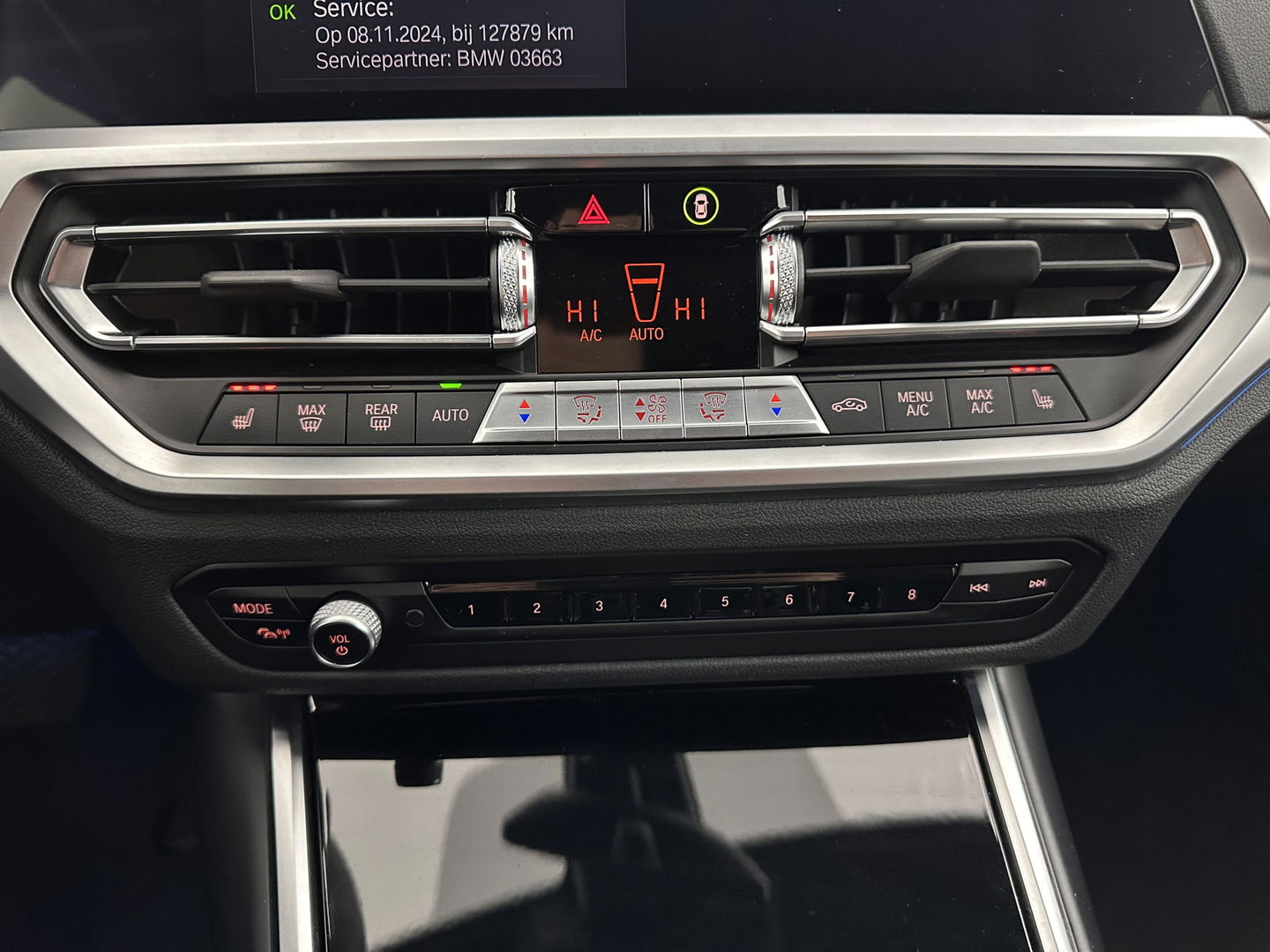 BMW 3 Serie Touring 320e Business Edition Plus [Plug-In] (INCL-BTW) Aut. *LEATHER | FULL-LED | HEATED-SPORTSEATS | DIGI-COCKPIT | HIFI-SOUND | NAVI-FULLMAP | PRIVACYGLASS | PDC | AMBIENTLIGHT | DAB | KEYLESS | TOWBAR | 17"ALU* *