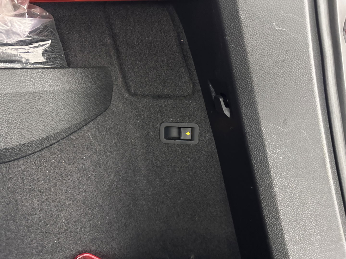 Škoda Karoq 1.5 TSI ACT Sportline Business (INCL-BTW) Aut. *PANO | DIGI-COCKPIT | FULL-LED | ADAPTIVE-CRUISE | CANTON-AUDIO | BLINDSPOT | HEATED-SPORTSEATS | CAMERA | AMBIENTLIGHT | NAVI-FULLMAP | KEYLESS | DAB+ | TOWBAR | PRIVACYGLAS