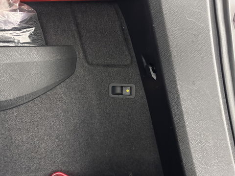 Škoda Karoq 1.5 TSI ACT Sportline Business (INCL-BTW) Aut. *PANO | DIGI-COCKPIT | FULL-LED | ADAPTIVE-CRUISE | CANTON-AUDIO | BLINDSPOT | HEATED-SPORTSEATS | CAMERA | AMBIENTLIGHT | NAVI-FULLMAP | KEYLESS | DAB+ | TOWBAR | PRIVACYGLAS