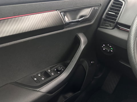 Škoda Karoq 1.5 TSI ACT Sportline Business (INCL-BTW) Aut. *PANO | DIGI-COCKPIT | FULL-LED | ADAPTIVE-CRUISE | CANTON-AUDIO | BLINDSPOT | HEATED-SPORTSEATS | CAMERA | AMBIENTLIGHT | NAVI-FULLMAP | KEYLESS | DAB+ | TOWBAR | PRIVACYGLAS