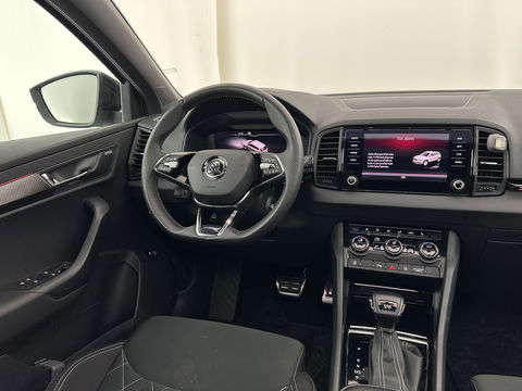 Škoda Karoq 1.5 TSI ACT Sportline Business (INCL-BTW) Aut. *PANO | DIGI-COCKPIT | FULL-LED | ADAPTIVE-CRUISE | CANTON-AUDIO | BLINDSPOT | HEATED-SPORTSEATS | CAMERA | AMBIENTLIGHT | NAVI-FULLMAP | KEYLESS | DAB+ | TOWBAR | PRIVACYGLAS